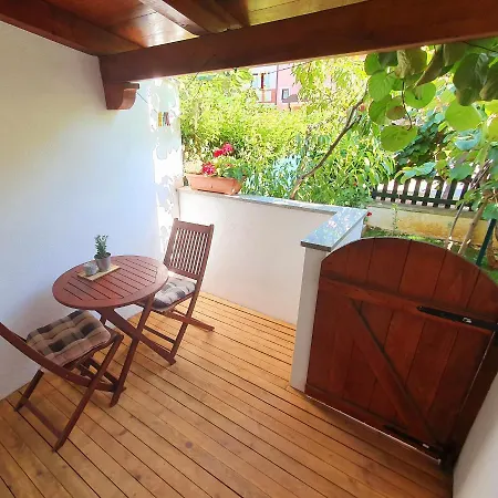 Kiwi Apartment