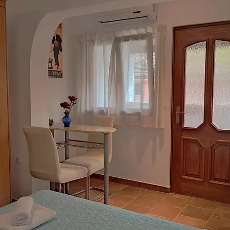 Kiwi Apartment